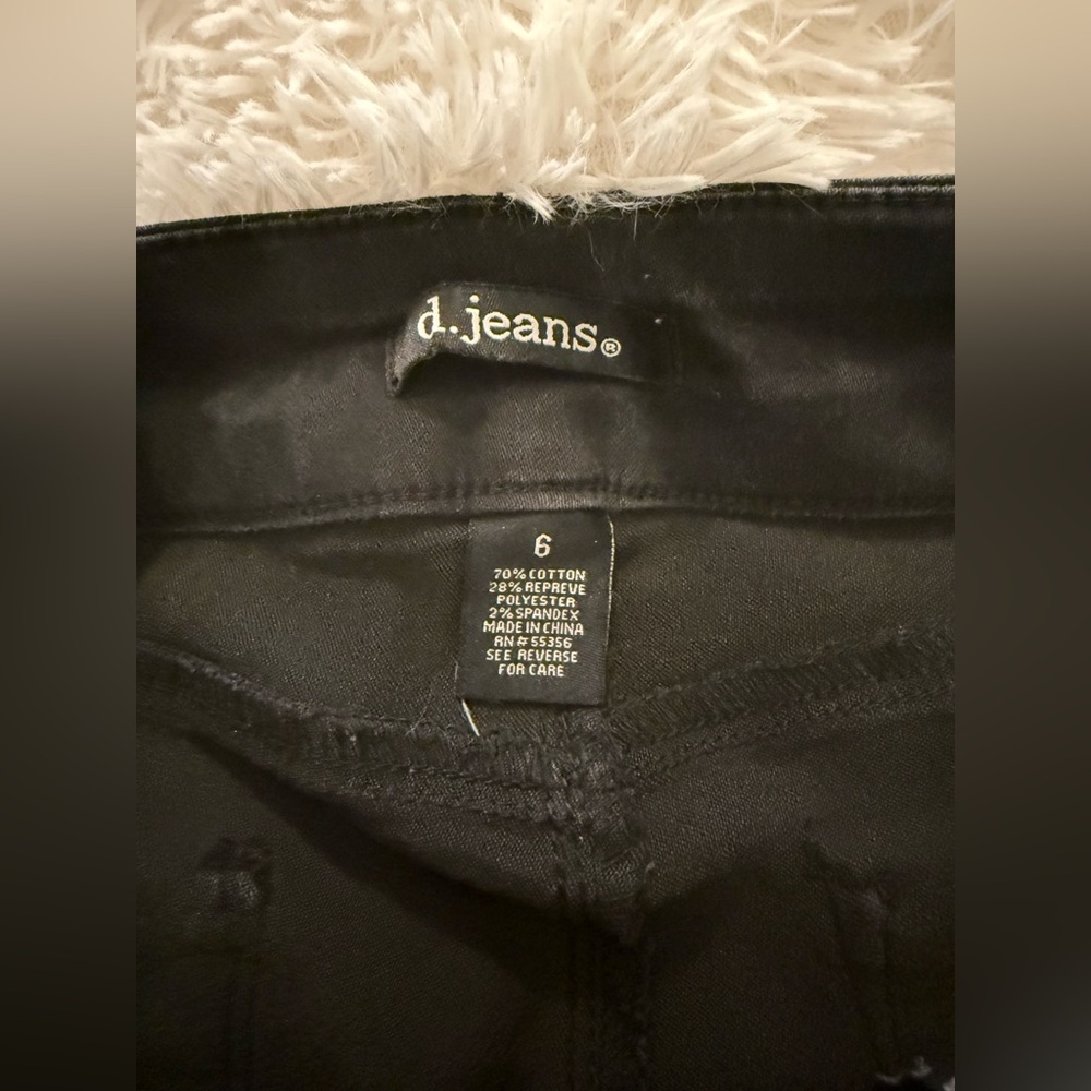D. Jeans Women's Black Denim Jeans - Picture 6 of 6